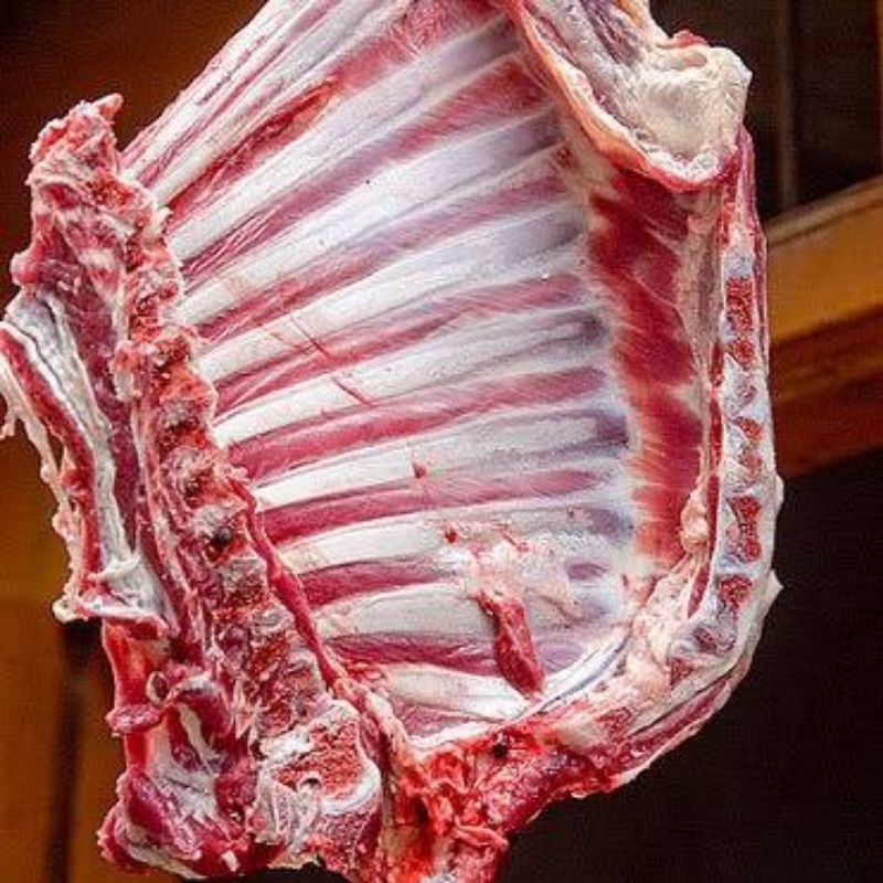 Get goat ribs with thick meat and fresh condition for IDR 100,000/kg. The option to shred it to your order is available.